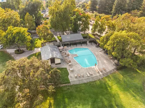 View/Area - 80 Leeds Ct E, Danville, CA 94526 photo 5 of 7