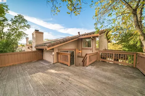 Exterior - 80 Leeds Ct E, Danville, CA 94526 photo 6 of 9