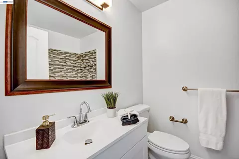 Bath - 1163 Cherryview Ln, San Jose, CA 95118 photo 2 of 4