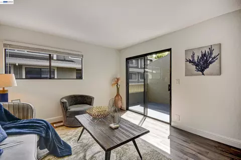 Living - 1163 Cherryview Ln, San Jose, CA 95118 photo 4 of 6
