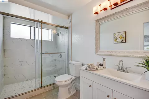 Bath - 1163 Cherryview Ln, San Jose, CA 95118 photo 3 of 4