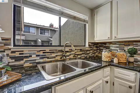 Kitchen - 1163 Cherryview Ln, San Jose, CA 95118 photo 3 of 5