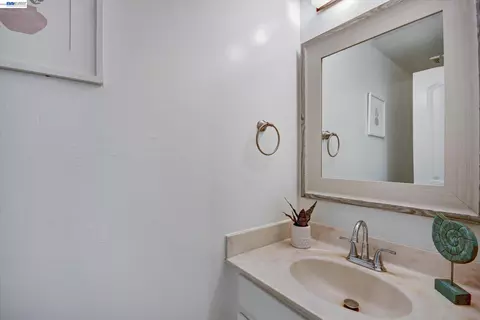 Bath - 1163 Cherryview Ln, San Jose, CA 95118 photo 1 of 4