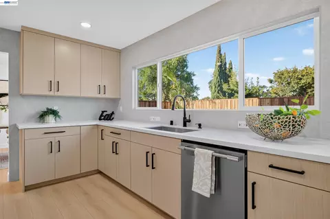 Kitchen - 5 Greentree Cir, Milpitas, CA 95035 photo 4 of 4
