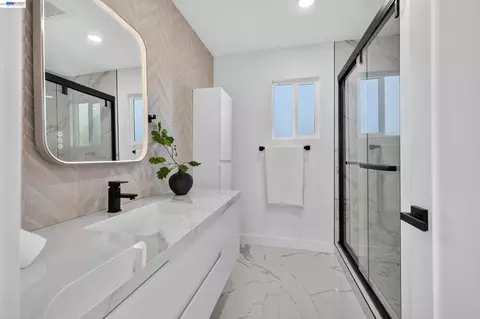 Bath - 5 Greentree Cir, Milpitas, CA 95035 photo 1 of 6