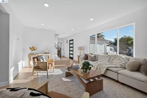 Living - 5 Greentree Cir, Milpitas, CA 95035 photo 2 of 3
