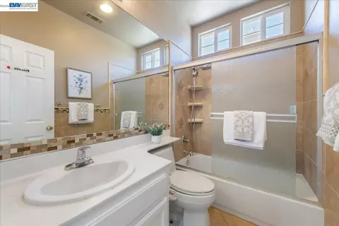 Bath - 5236 Brookline Ct, Dublin, CA 94568 photo 3 of 3