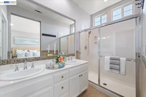 Bath - 5236 Brookline Ct, Dublin, CA 94568 photo 2 of 3