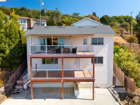 8745 Burr St, Oakland, CA 94605