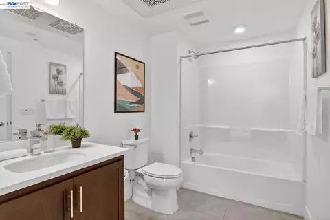 Bath - 411 Rhythm Ln, Hayward, CA 94544 photo 1 of 2