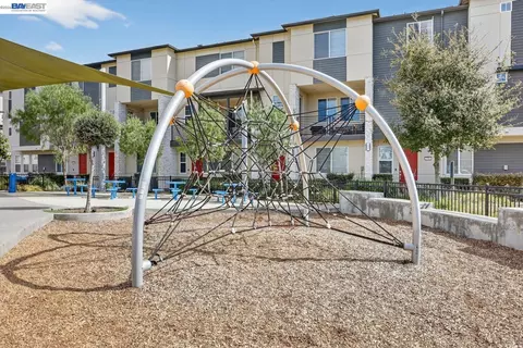 Exterior - 411 Rhythm Ln, Hayward, CA 94544 photo 5 of 5