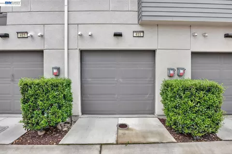 Exterior - 411 Rhythm Ln, Hayward, CA 94544 photo 2 of 5