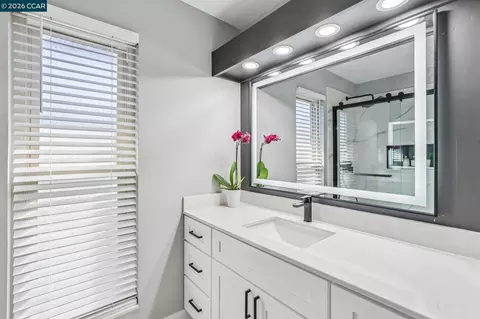 Bath - 2609 Moraga Dr, Pinole, CA 94564 photo 2 of 3