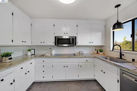 Kitchen - 23070 Glenn Ellen, Hayward, CA 94541 photo 3 of 3