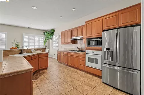 Kitchen - 161 Monet Dr, Oakley, CA 94561 photo 2 of 3