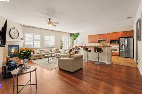 Living - 161 Monet Dr, Oakley, CA 94561 photo 4 of 6