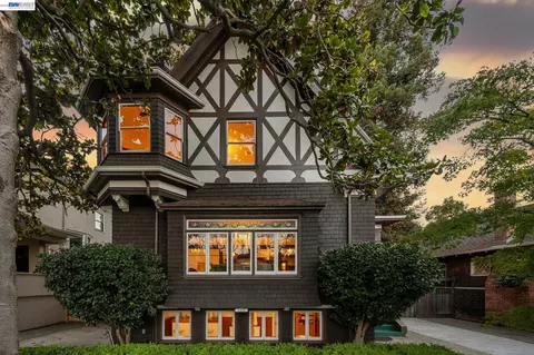 1339 Bay St, Alameda, CA 94501