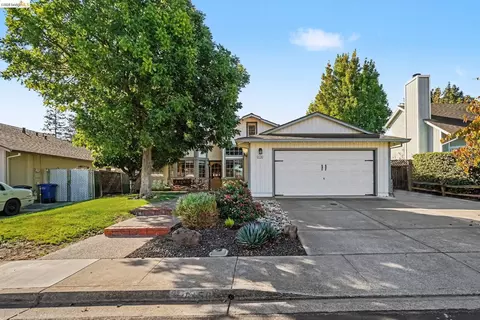 Exterior - 4150 Sequoia Dr, Oakley, CA 94561 photo 2 of 10