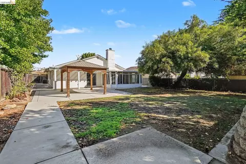 Exterior - 4150 Sequoia Dr, Oakley, CA 94561 photo 9 of 10