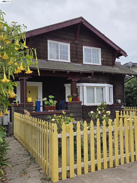 704 Rand Ave, Oakland, CA 94610