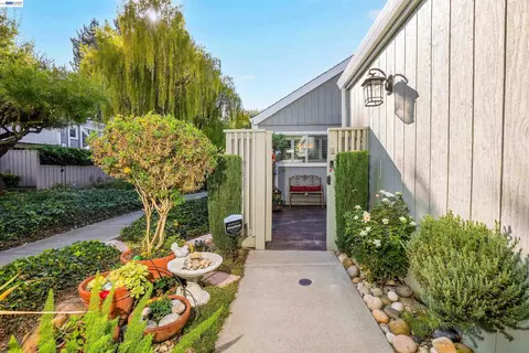 Exterior - 5134 Willowview Ct, Pleasanton, CA 94588 photo 2 of 13