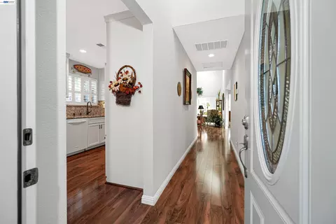 Entry Way - 5134 Willowview Ct, Pleasanton, CA 94588 photo 2 of 4