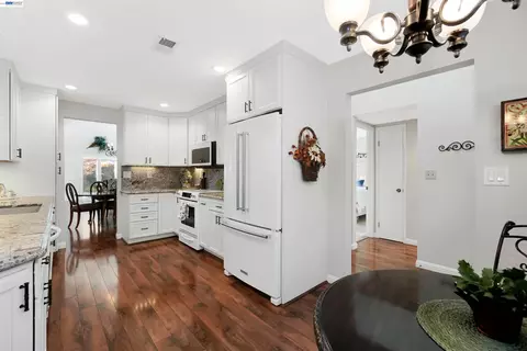 Kitchen - 5134 Willowview Ct, Pleasanton, CA 94588 photo 2 of 2