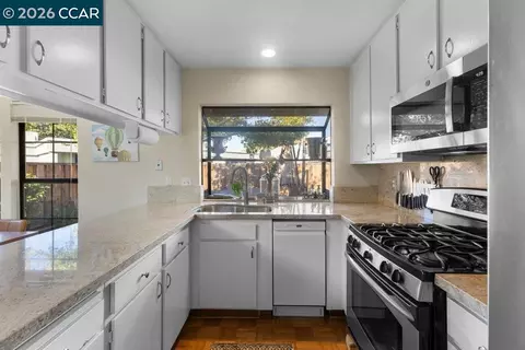 Kitchen - 953 Bridgecrossing Way, Concord, CA 94518 photo 1 of 2