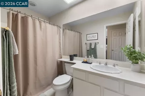 Bath - 953 Bridgecrossing Way, Concord, CA 94518 photo 2 of 2