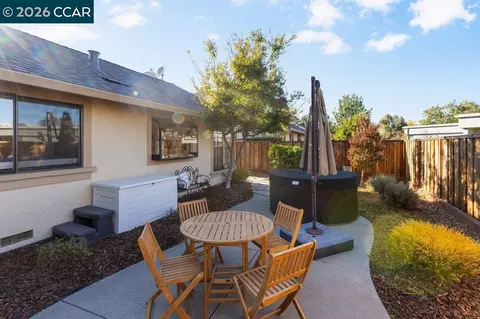 Exterior - 953 Bridgecrossing Way, Concord, CA 94518 photo 5 of 9