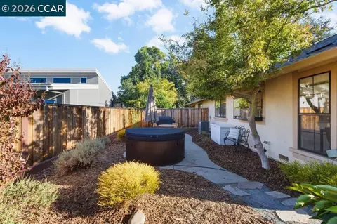 Exterior - 953 Bridgecrossing Way, Concord, CA 94518 photo 7 of 9