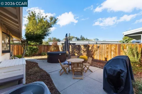 Exterior - 953 Bridgecrossing Way, Concord, CA 94518 photo 4 of 9