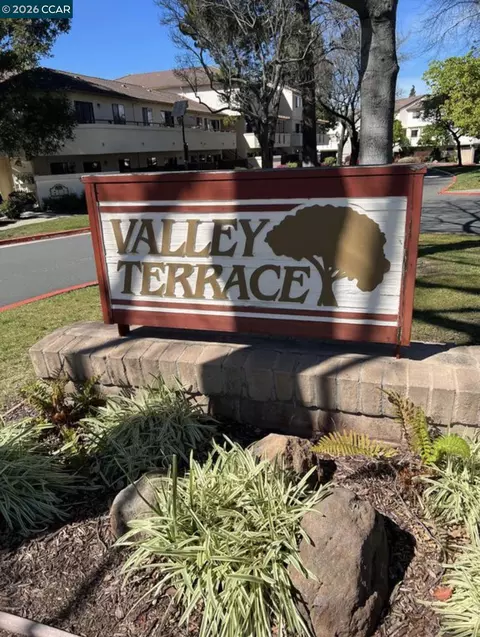 5080 Valley Crest Dr #32, Concord, CA 94521