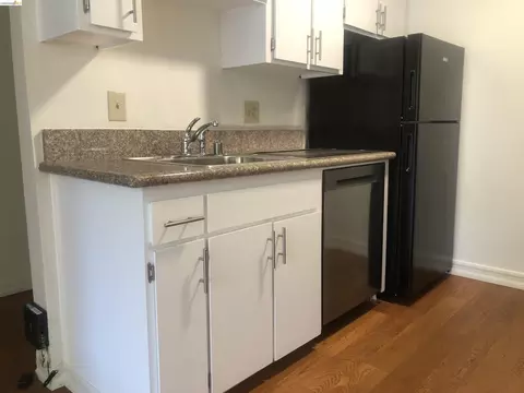 250 Whitmore St #302, Oakland, CA 94611