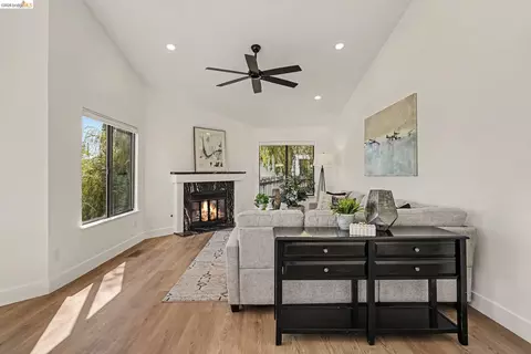 Living - 1820 Surfside Ct, Discovery Bay, CA 94505 photo 2 of 2
