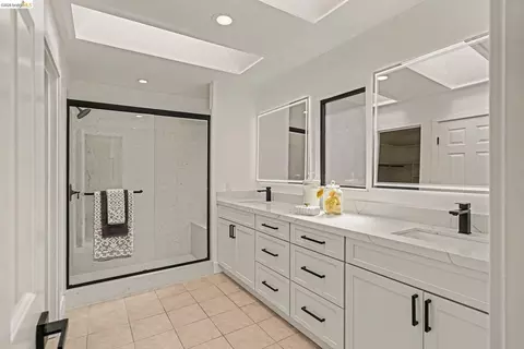 Bath - 1820 Surfside Ct, Discovery Bay, CA 94505 photo 1 of 3