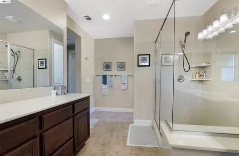 Bath - 3679 Rimini Ln, Dublin, CA 94568 photo 4 of 7