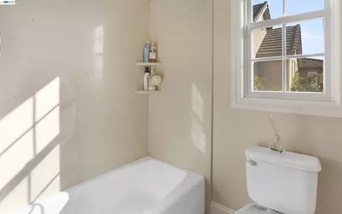 Bath - 3679 Rimini Ln, Dublin, CA 94568 photo 7 of 7