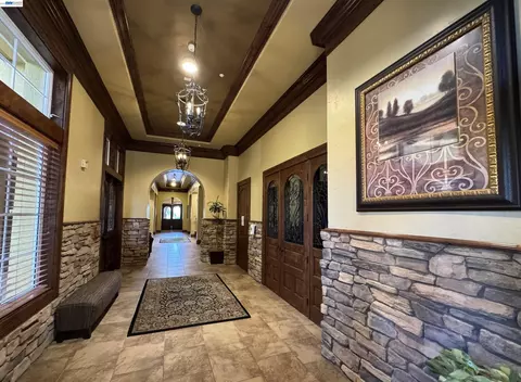 Entry Way - 3679 Rimini Ln, Dublin, CA 94568 photo 8 of 9