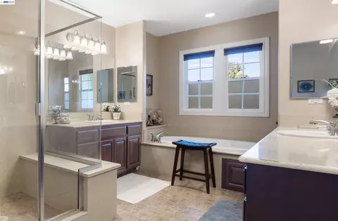 Bath - 3679 Rimini Ln, Dublin, CA 94568 photo 2 of 7