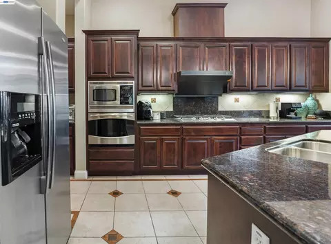 Kitchen - 3679 Rimini Ln, Dublin, CA 94568 photo 4 of 6