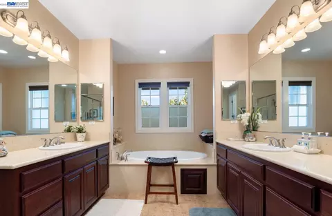 Bath - 3679 Rimini Ln, Dublin, CA 94568 photo 3 of 7