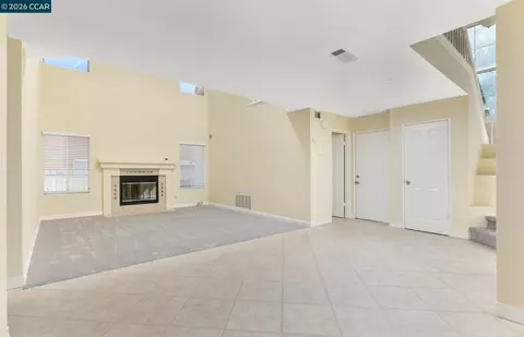 Living - 1054 Saint Raphael Dr, Bay Point, CA 94565 photo 5 of 8