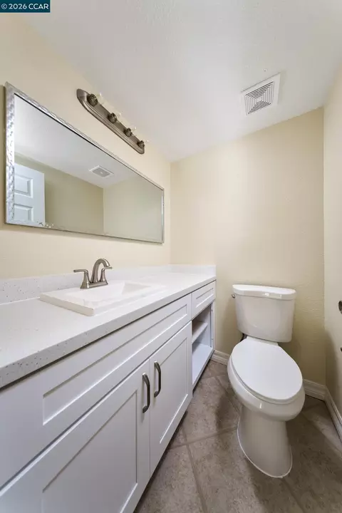 Bath - 1054 Saint Raphael Dr, Bay Point, CA 94565 photo 3 of 4