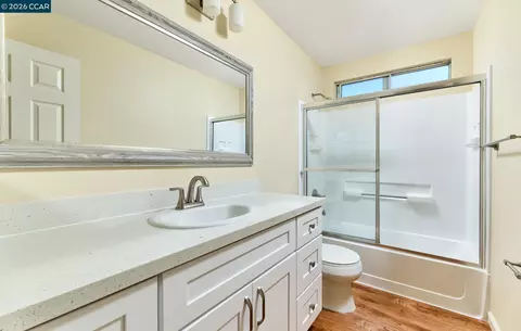 Bath - 1054 Saint Raphael Dr, Bay Point, CA 94565 photo 4 of 4