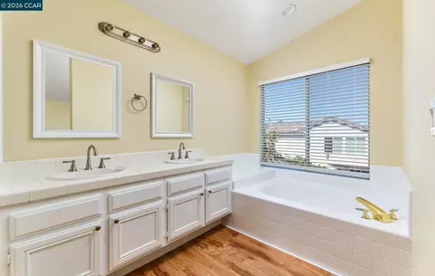 Bath - 1054 Saint Raphael Dr, Bay Point, CA 94565 photo 1 of 4