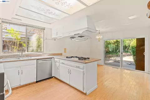 Kitchen - 1350 Murchison Dr, Millbrae, CA 94030 photo 5 of 5