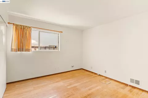 Bedroom - 1350 Murchison Dr, Millbrae, CA 94030 photo 1 of 5