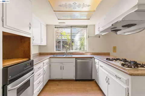 Kitchen - 1350 Murchison Dr, Millbrae, CA 94030 photo 2 of 5