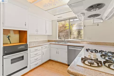 Kitchen - 1350 Murchison Dr, Millbrae, CA 94030 photo 4 of 5